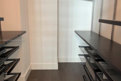 Copropriété à louer à Miami, Floride: 2 chambres, 106.74 m2 № 1923020 - photo 17