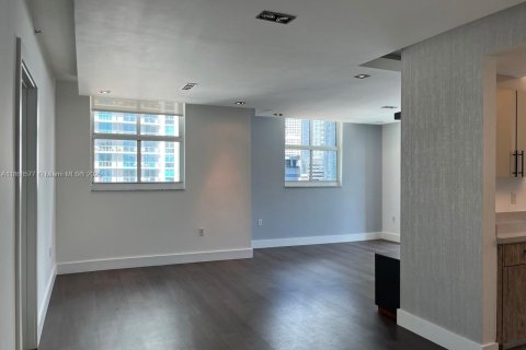 Copropriété à louer à Miami, Floride: 2 chambres, 106.74 m2 № 1923020 - photo 2