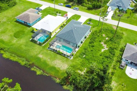 House in Rotonda, Florida 3 bedrooms, 173.82 sq.m. № 1900037 - photo 22