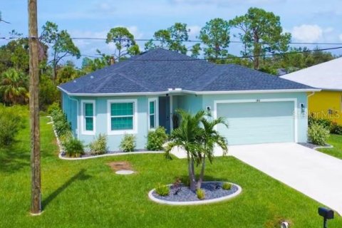 House in Rotonda, Florida 3 bedrooms, 173.82 sq.m. № 1900037 - photo 1