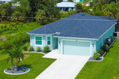 House in Rotonda, Florida 3 bedrooms, 173.82 sq.m. № 1900037 - photo 2