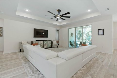 House in Ormond Beach, Florida 4 bedrooms, 197.6 sq.m. № 1807282 - photo 13