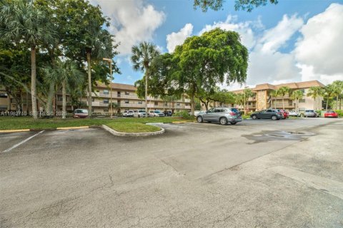 Copropriété à vendre à Tamarac, Floride: 2 chambres, 125.42 m2 № 2049240 - photo 20
