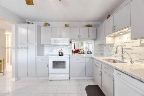 Copropriété à vendre à Tamarac, Floride: 2 chambres, 125.42 m2 № 2049240 - photo 2