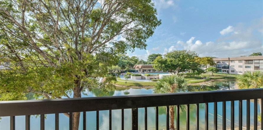 Condo à Tamarac, Floride, 2 chambres  № 2049240