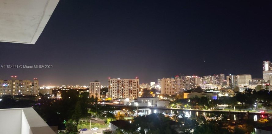 Condo in Miami, Florida, 2 bedrooms № 1816491