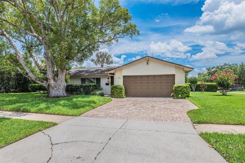House in Maitland, Florida 4 bedrooms, 183.48 sq.m. № 2216178