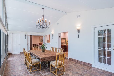 House in Maitland, Florida 4 bedrooms, 183.48 sq.m. № 2216178 - photo 24