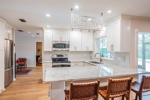 House in Maitland, Florida 4 bedrooms, 183.48 sq.m. № 2216178 - photo 9