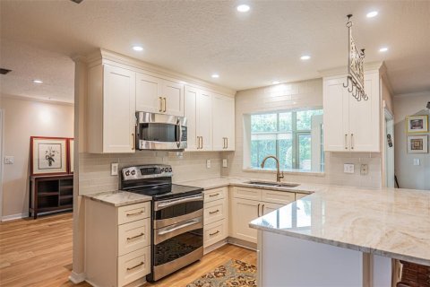 House in Maitland, Florida 4 bedrooms, 183.48 sq.m. № 2216178 - photo 11