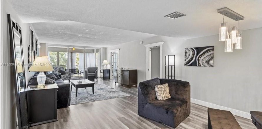 Condominio en Pompano Beach, Florida, 3 dormitorios № 1972460