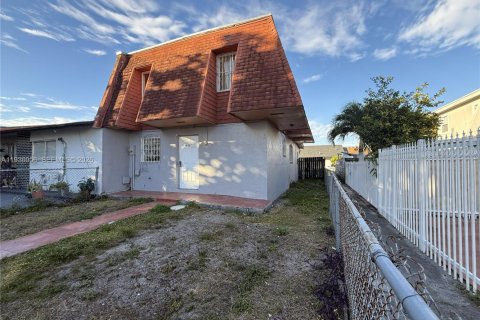 Touwnhouse à vendre à Miami Gardens, Floride: 3 chambres, 104.33 m2 № 1995446 - photo 2