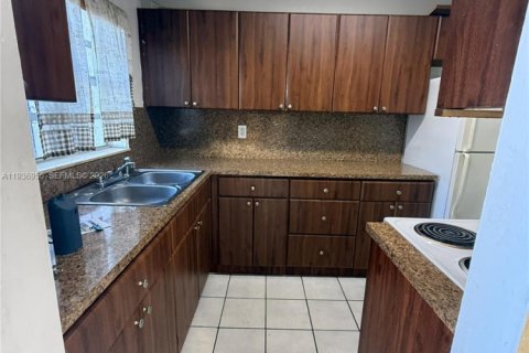 Touwnhouse à vendre à Miami Gardens, Floride: 3 chambres, 104.33 m2 № 1995446 - photo 3