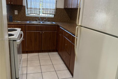 Touwnhouse à vendre à Miami Gardens, Floride: 3 chambres, 104.33 m2 № 1995446 - photo 4