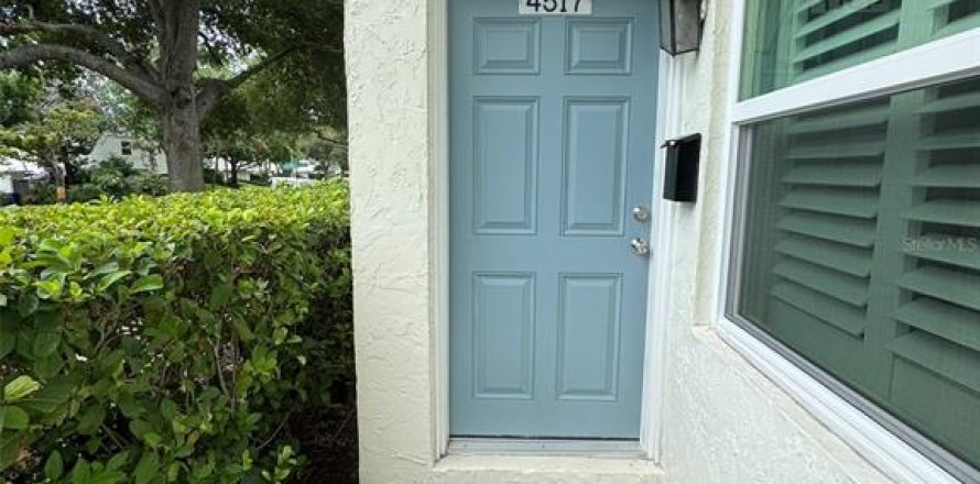 Adosado en Tampa, Florida 2 dormitorios, 96.99 m2 № 1911966