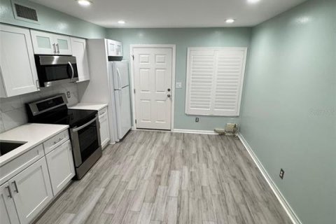 Townhouse in Tampa, Florida 2 bedrooms, 96.99 sq.m. № 1911966 - photo 11