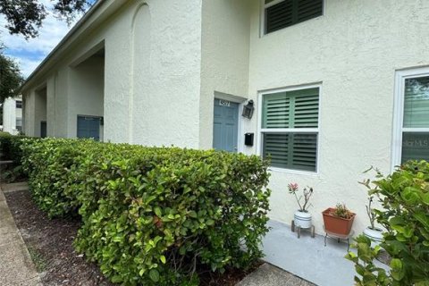 Townhouse in Tampa, Florida 2 bedrooms, 96.99 sq.m. № 1911966 - photo 2