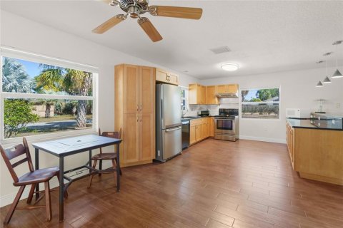 Villa ou maison à vendre à Bradenton, Floride: 2 chambres, 157.66 m2 № 2427473 - photo 13