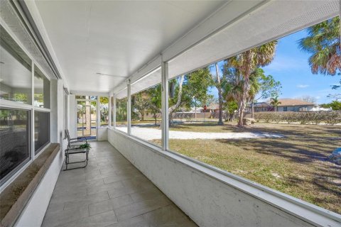 Villa ou maison à vendre à Bradenton, Floride: 2 chambres, 157.66 m2 № 2427473 - photo 6