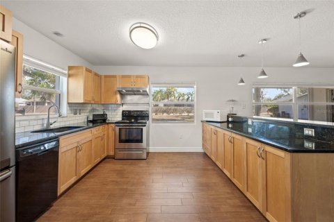 Villa ou maison à vendre à Bradenton, Floride: 2 chambres, 157.66 m2 № 2427473 - photo 12