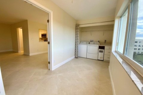Condo in Lake Worth, Florida, 1 bedroom  № 941035 - photo 1