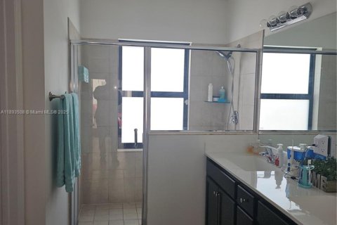 Villa ou maison à vendre à Miami, Floride: 4 chambres, 249.72 m2 № 1945532 - photo 23