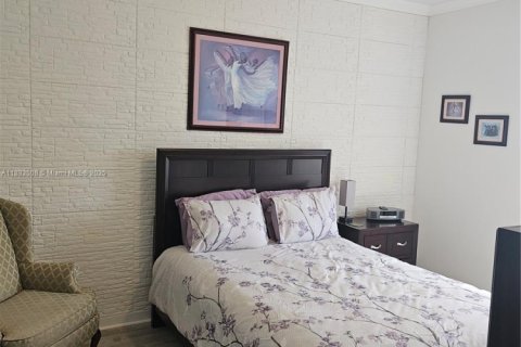 Villa ou maison à vendre à Miami, Floride: 4 chambres, 249.72 m2 № 1945532 - photo 10