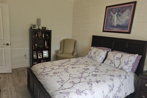 Villa ou maison à vendre à Miami, Floride: 4 chambres, 249.72 m2 № 1945532 - photo 11