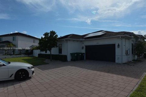 Villa ou maison à vendre à Miami, Floride: 4 chambres, 249.72 m2 № 1945532 - photo 4