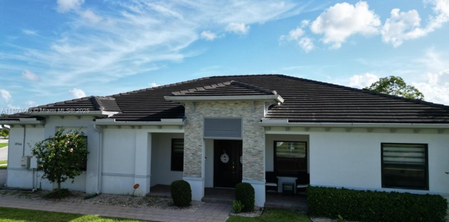 Villa ou maison à Miami, Floride 4 chambres, 249.72 m2 № 1945532