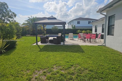 Villa ou maison à vendre à Miami, Floride: 4 chambres, 249.72 m2 № 1945532 - photo 29