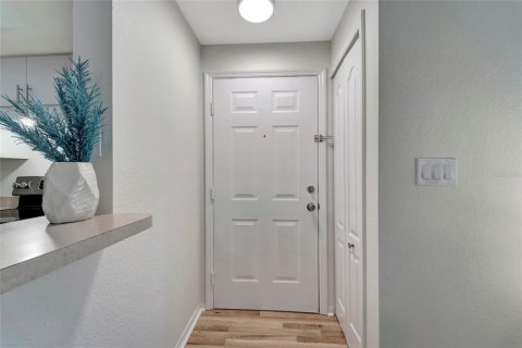Condo in Sarasota, Florida, 1 bedroom  № 1876897 - photo 7
