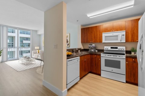 Condo in Miami, Florida, 1 bedroom  № 2075995 - photo 5