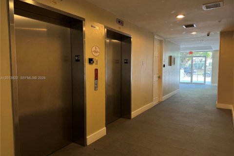 Condo in Miami, Florida, 1 bedroom  № 2075995 - photo 23