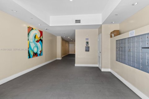 Condo in Miami, Florida, 1 bedroom  № 2075995 - photo 22