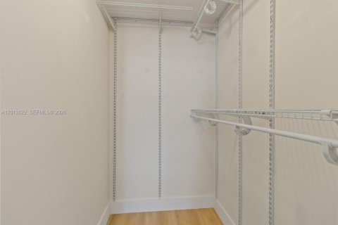 Condo in Miami, Florida, 1 bedroom  № 2075995 - photo 11