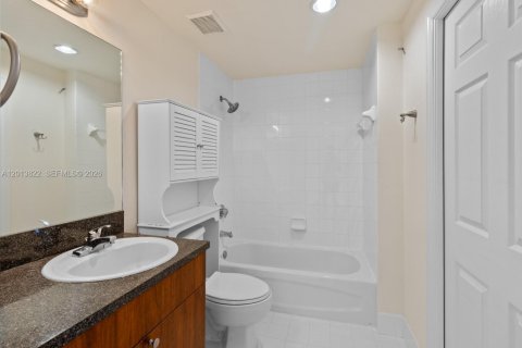 Condo in Miami, Florida, 1 bedroom  № 2075995 - photo 10