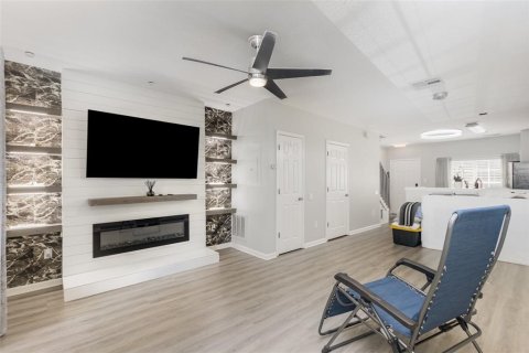 Touwnhouse à vendre à Lake Mary, Floride: 2 chambres, 101.73 m2 № 1780519 - photo 2