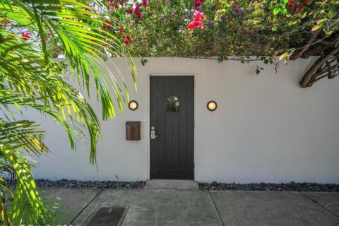 Villa ou maison à louer à Miami, Floride: 4 chambres, 249.63 m2 № 1093772 - photo 1