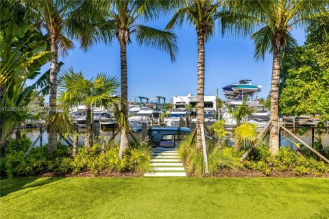 Villa ou maison à louer à Miami, Floride: 6 chambres, 517.28 m2 № 2170289 - photo 10