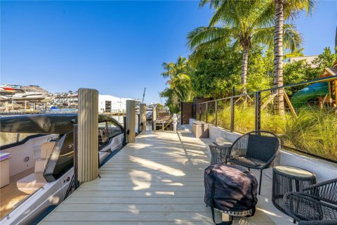 Villa ou maison à louer à Miami, Floride: 6 chambres, 517.28 m2 № 2170289 - photo 9