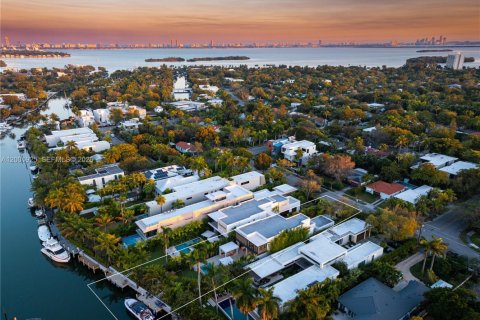 Villa ou maison à louer à Miami, Floride: 6 chambres, 517.28 m2 № 2170289 - photo 4