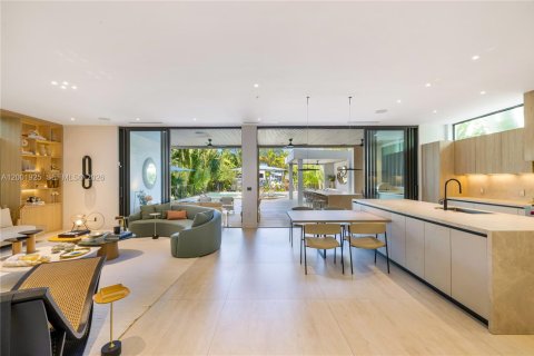 Villa ou maison à louer à Miami, Floride: 6 chambres, 517.28 m2 № 2170289 - photo 19