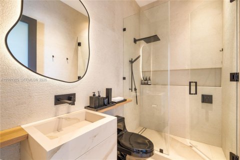Villa ou maison à louer à Miami, Floride: 6 chambres, 517.28 m2 № 2170289 - photo 29