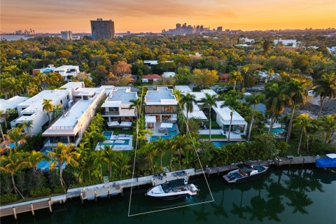 Villa ou maison à louer à Miami, Floride: 6 chambres, 517.28 m2 № 2170289 - photo 2