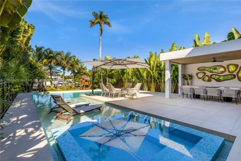 Villa ou maison à louer à Miami, Floride: 6 chambres, 517.28 m2 № 2170289 - photo 6
