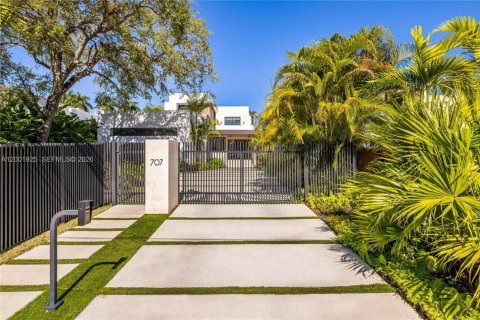 Villa ou maison à louer à Miami, Floride: 6 chambres, 517.28 m2 № 2170289 - photo 11