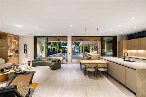 Villa ou maison à louer à Miami, Floride: 6 chambres, 517.28 m2 № 2170289 - photo 22