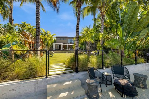 Villa ou maison à louer à Miami, Floride: 6 chambres, 517.28 m2 № 2170289 - photo 30