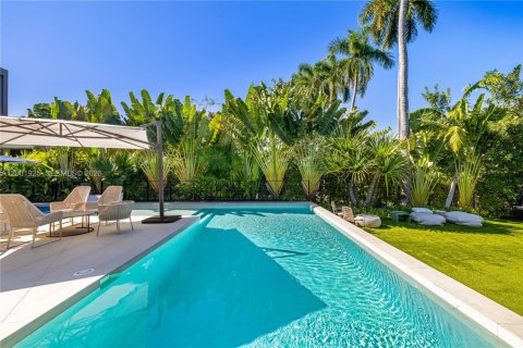 Villa ou maison à louer à Miami, Floride: 6 chambres, 517.28 m2 № 2170289 - photo 7